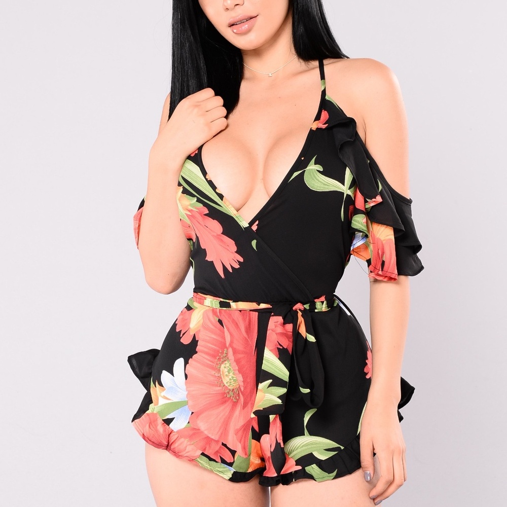 ✨NWT✨ “All in one" Fashion Nova Romper- Size M